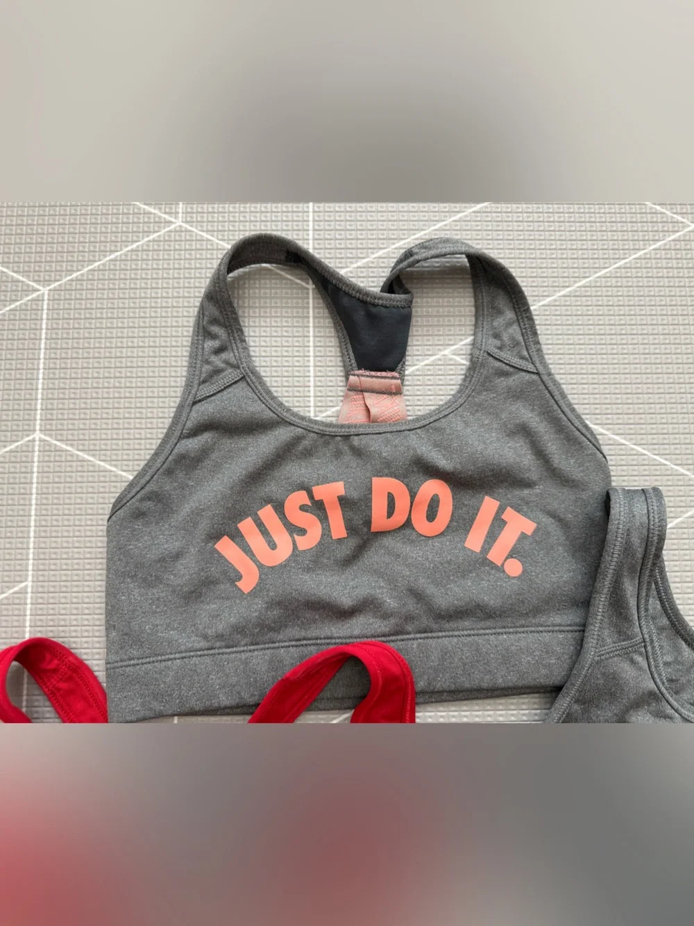 Nike|Women's Sports Bra Trio - Gray & Red•••JUST DO IT•••athleisure••••size smal
